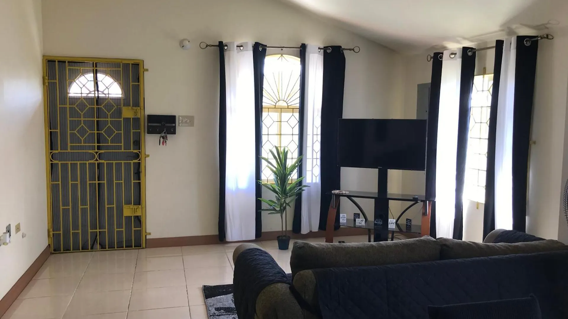 Quiet 2 Bedroom 2 Bathroom Home In Falmouth, Jamaica Parish Of Trelawny Сasa de vacaciones Falmouth